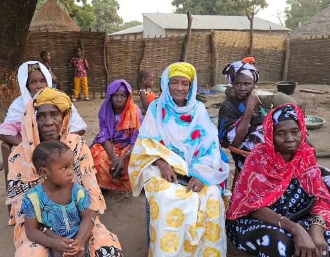 Visite aux Femmes du village